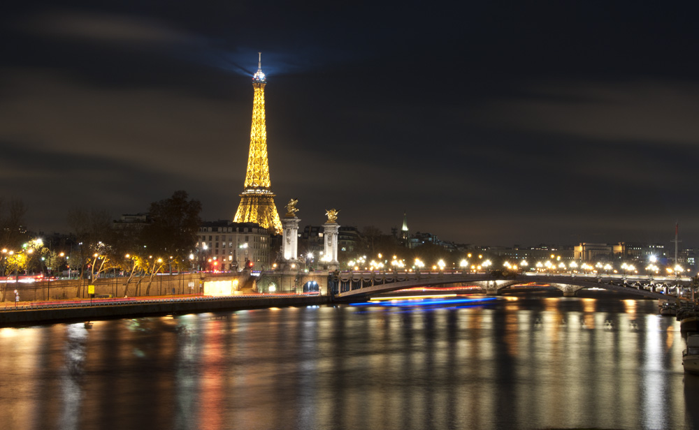 Eiffel Tower (f16 / 25 sec / ISO 160)