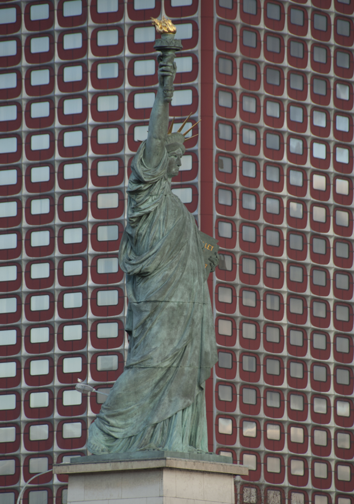 Mini_Statue_of_Liberty_Paris_0313