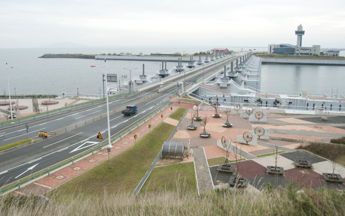 A sterile park and sluice gates from the rest stop, midway across the Saemangeum sea wall.